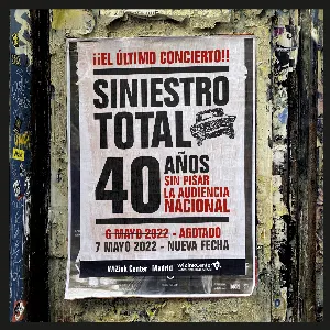 Pochette de 40 Años Sin Pisar La Audiencia Nacional (En directo) de Siniestro Total