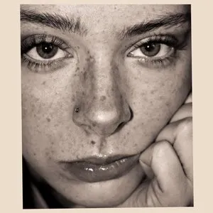 Pochette de Vanilla (stairwell version) de Holly Humberstone