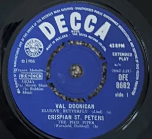 Pochette de Elusive Butterfly / The Pied Piper / Mama / The More I See You de Val Doonican
