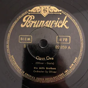 Pochette de Opus One / Smack Dab in the Middle de Sy Oliver and His Orchestra - The Mills Brothers