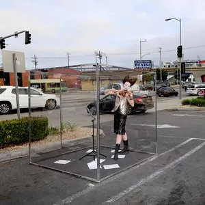 Pochette de Is Anybody Out There? de Allie X