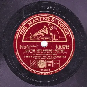 Pochette de Kiss the Boys Goodbye / I'll Never Let a Day Pass By de Tommy Dorsey and His Orchestra