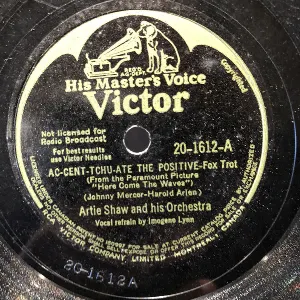 Pochette de AC‐Cent‐Tchu‐Ate the Positive / Jumpin’ on the Merry‐Go‐Round de Artie Shaw and His Orchestra