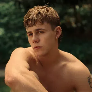 Pochette de SHE DON'T NEED TO KNOW de The Kid LAROI