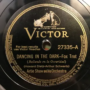 Pochette de Dancing in the Dark / (When Your Heart's on Fire) Smoke Gets in Your Eyes de Artie Shaw and His Orchestra