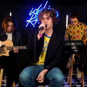 Pochette de sun keeps on shining (idobi Session) de almost monday