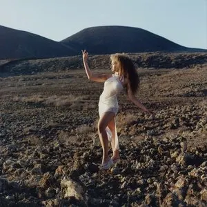 Pochette de space de Ella Eyre
