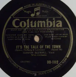 Pochette de It's the Talk of the Town / This Time It's Love de Connee Boswell