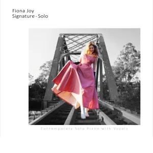 Pochette de Signature – Solo de Fiona Joy Hawkins