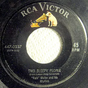 Pochette de Two Sleepy People / I Can't Give You Anything but Love Baby de Fats Waller and His Rhythm