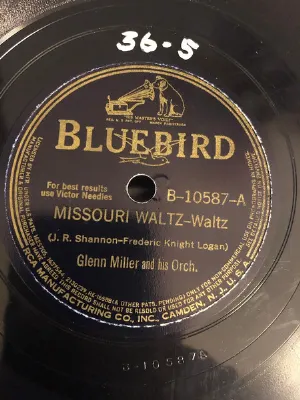 Pochette de Missouri Waltz / Beautiful Ohio de Glenn Miller and His Orchestra
