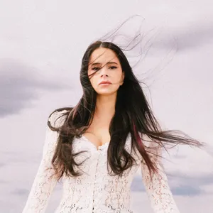 Pochette de Volver de Sofia Kourtesis