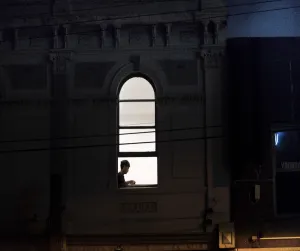 Pochette de 我々の脳内では無数の人格が生き残りをかけて戦っているかもしれない (There May Be Countless Personalities Fighting for Survival in Our Brain) de Yasuyuki Uesugi