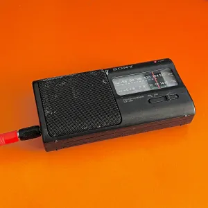 Pochette de A Guide on How to Withstand the Radio de Marc Hasselbalch
