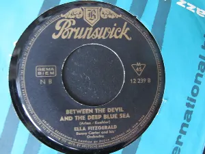 Pochette Blue Lou / Between the Devil and the Deep Blue Sea