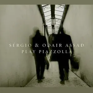 Pochette de Sérgio & Odair Assad Play Piazzolla de Sérgio Assad