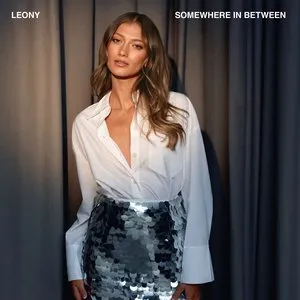 Pochette de Somewhere in Between de Leony
