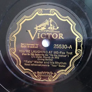 Pochette de You're Laughing at Me / I Can't Break the Habit of You de Fats Waller and His Rhythm