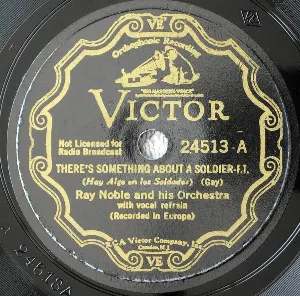 Pochette de There's Something About a Soldier / Whistling Under the Moon de Ray Noble and His Orchestra