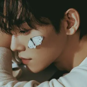 Pochette de Broken Party de CHEN