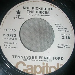 Pochette de She Picked Up the Pieces de Tennessee Ernie Ford