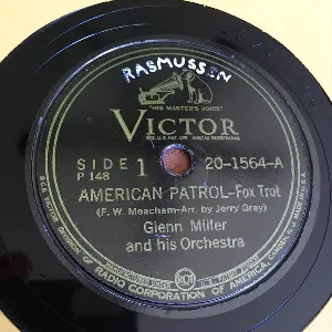Pochette de American Patrol / Song of the Volga Boatmen de Glenn Miller and His Orchestra