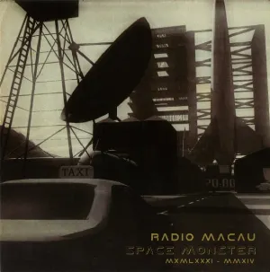Pochette de Space Monster MXMLXXXI - MMXIV de Rádio Macau