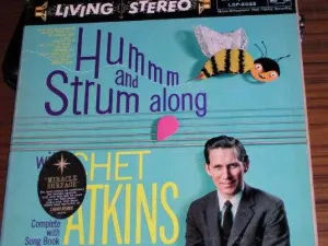 Pochette Hum and Strum With Chet Atkins
