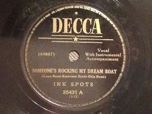Pochette de Someone's Rocking My Dream Boat / I Don't Want to Set the World on Fire de The Ink Spots