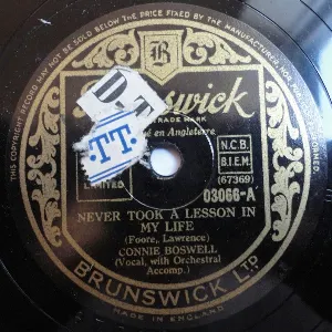 Pochette de Never Took a Lesson in My Life / Charming Little Faker de Connee Boswell