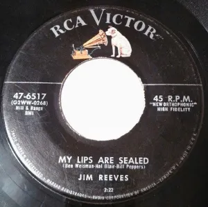 Pochette de My Lips Are Sealed / Pickin’ a Chicken de Jim Reeves