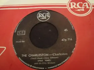 Pochette de The Charleston / Doin' the New Raccoon de Spike Jones and His City Slickers