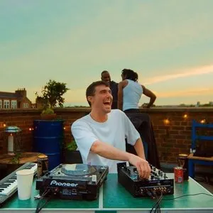 Pochette de Fred again.. Rooftop Live (Arun’s Roof, London) de Fred again..