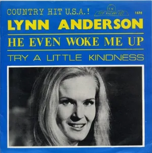 Pochette de He Even Woke Me Up / Try a Little Kindness de Lynn Anderson