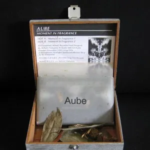 Pochette de Moment in Fragrance de Aube