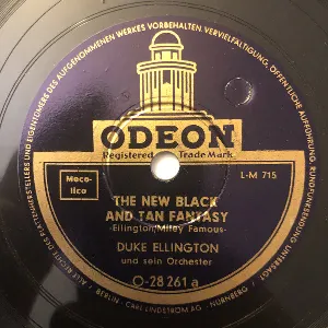 Pochette de The New Black and Tan Fantasy / Riding on a Blue Note de Duke Ellington and His Orchestra