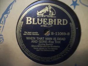 Pochette de A Little Old Church in England / When That Man Is Dead and Gone de Glenn Miller and His Orchestra
