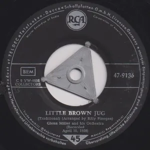 Pochette de A String of Pearls / Little Brown Jug de Glenn Miller and His Orchestra