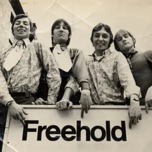 Pochette de Lying Crying Dying de The Freehold