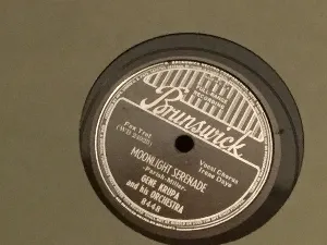 Pochette de Moonlight Serenade / You and Your Love de Gene Krupa and His Orchestra