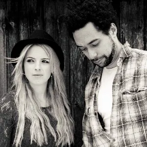 Pochette de Nashville Grey Skies de The Shires